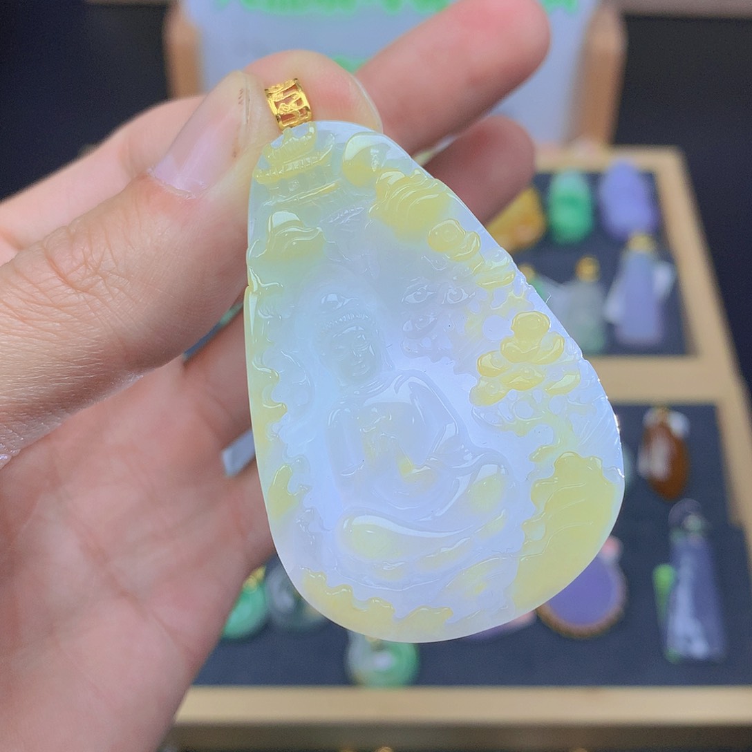 翡翠颈饰18K金镶嵌翡翠