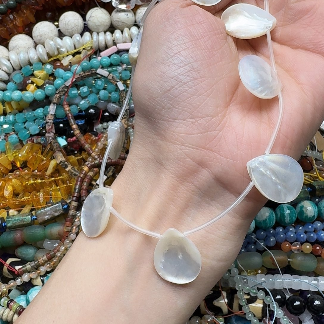 玛瑙/玉髓合金珠宝半成品一条18x25m白蝶贝水滴