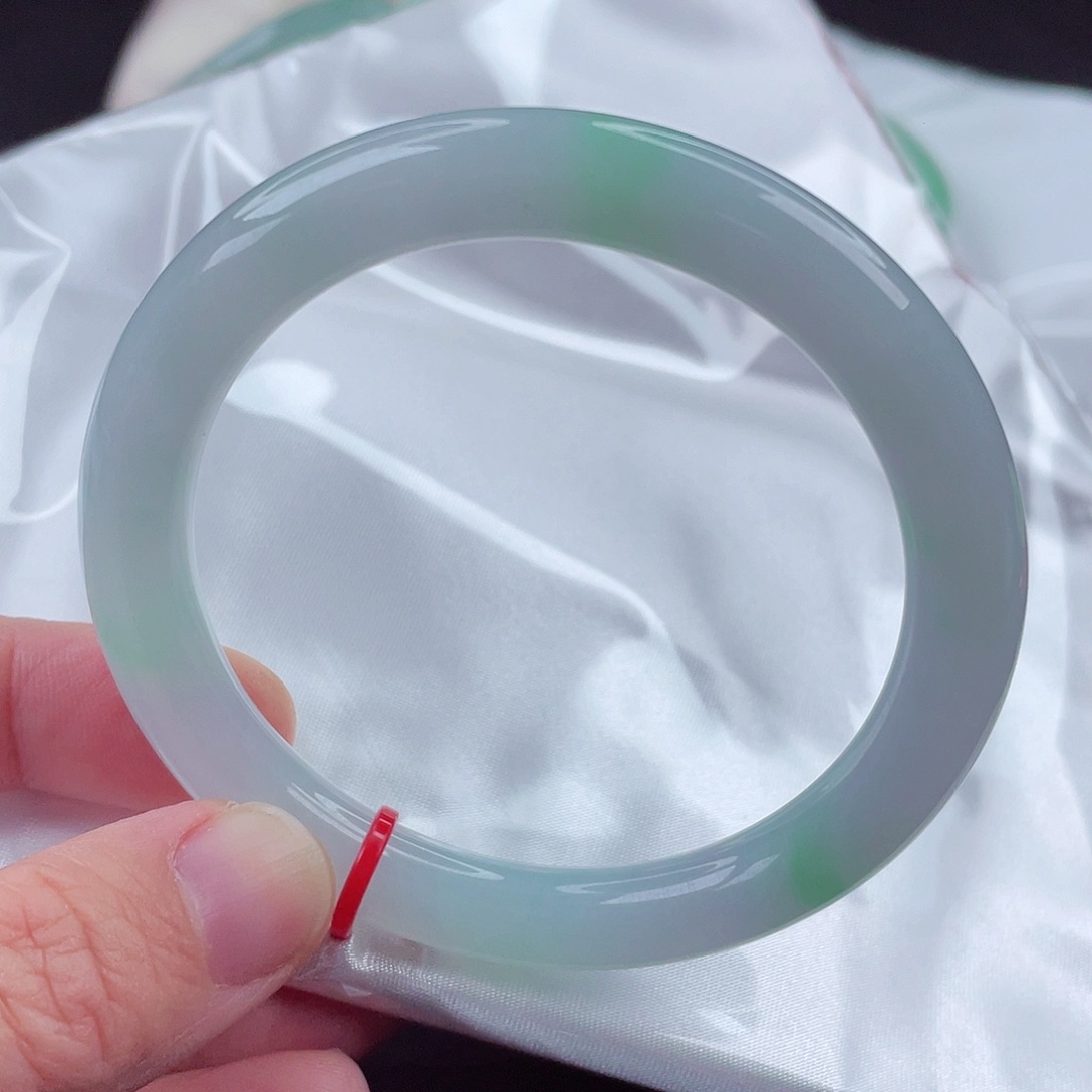 翡翠手镯未镶嵌56圈口