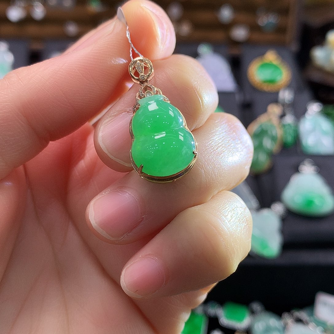 翡翠颈饰18K金镶嵌葫芦