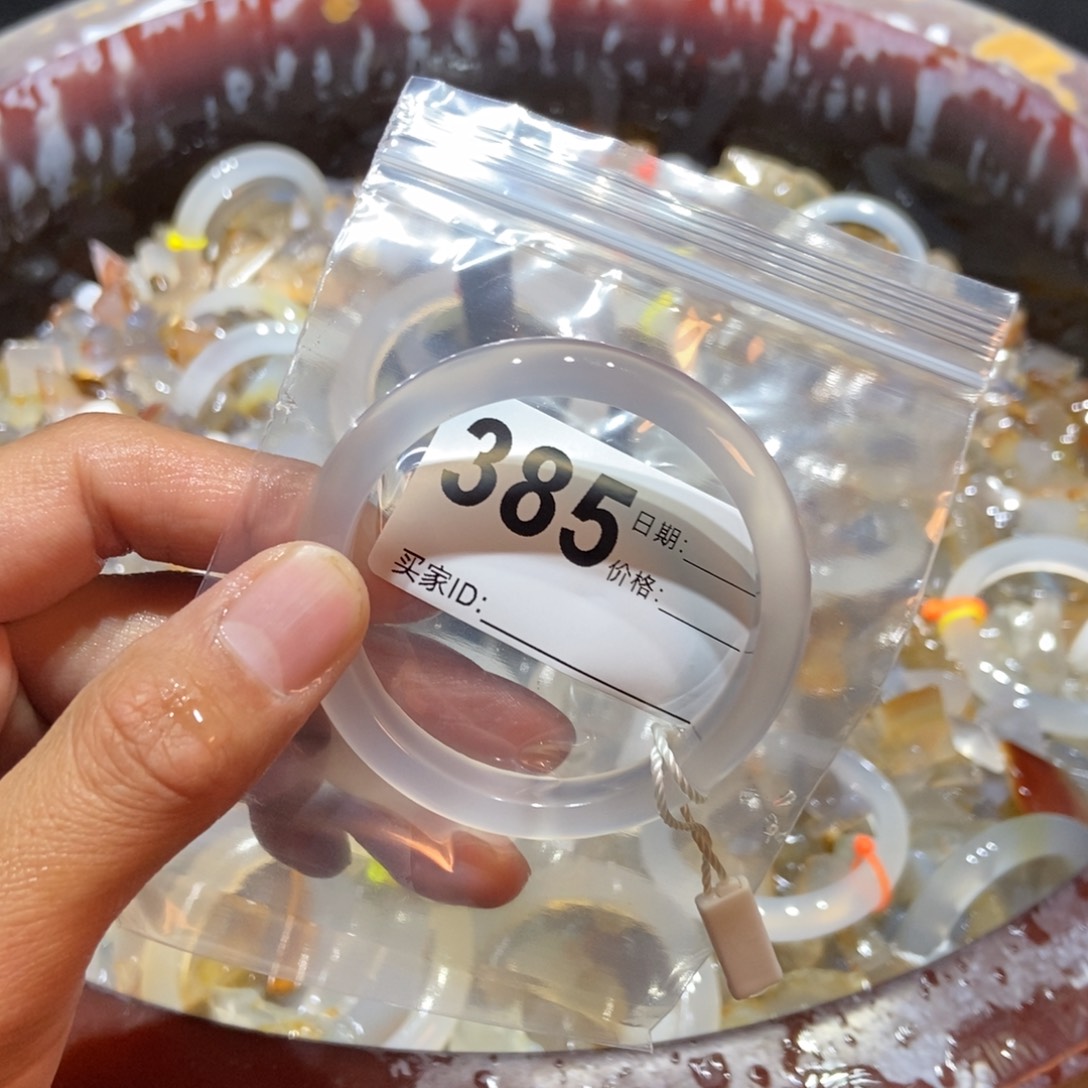 圆****玛瑙/玉髓未镶嵌手镯