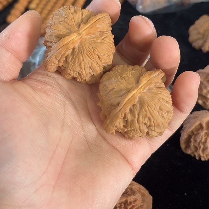 乌***洋文玩核桃把件45有修，白狮子，朋友福利