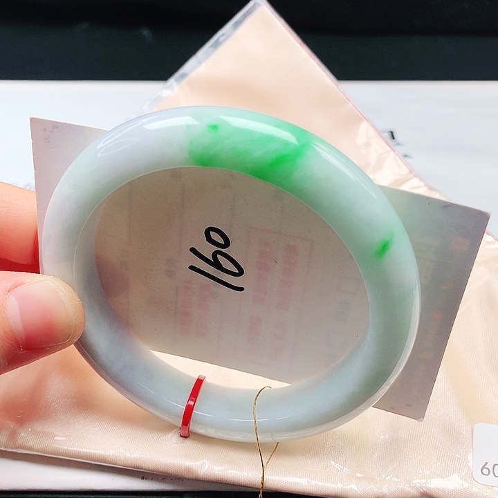 翡翠手镯未镶嵌60圈口