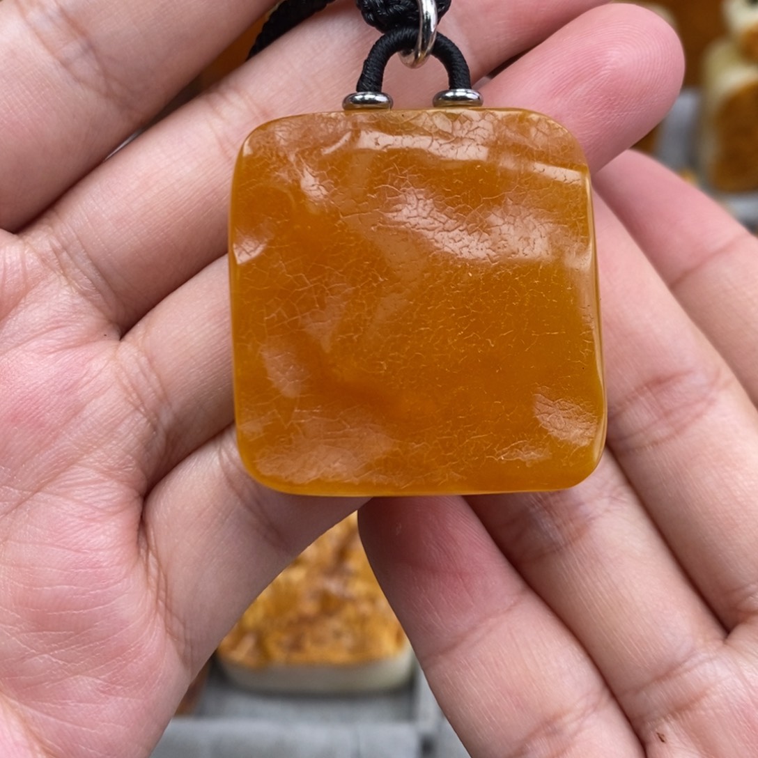 琥珀吊坠(赠链)未镶嵌