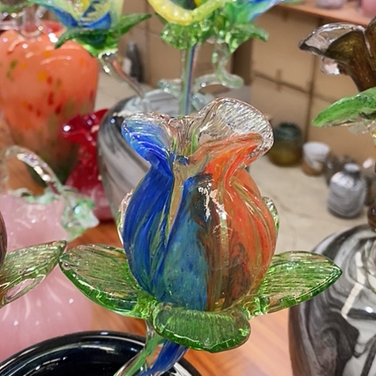 琉璃花瓶高45厘米宽9厘米