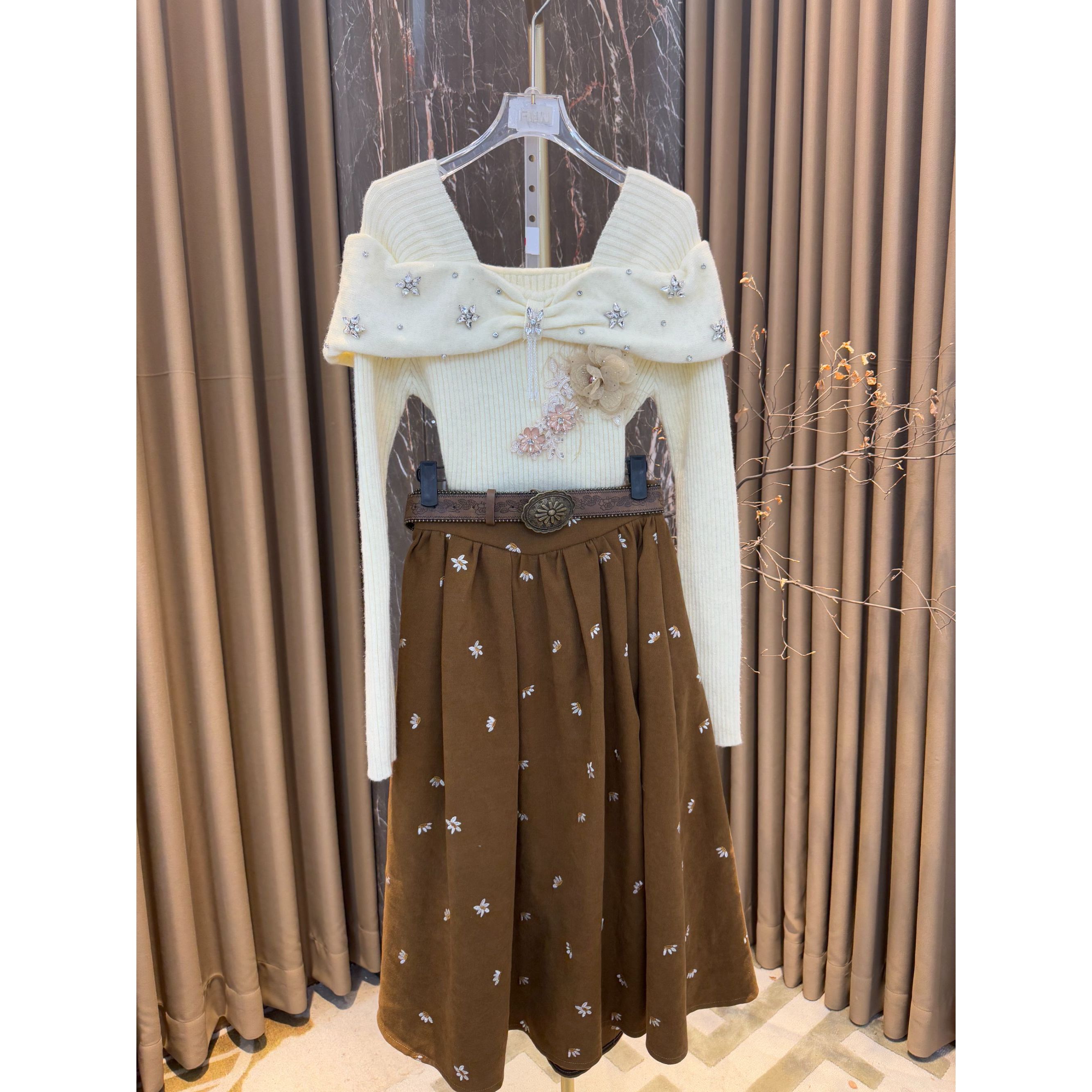 芙娜妮轻奢秋冬新款法式优雅气质套装复古显瘦名媛女装F2510438