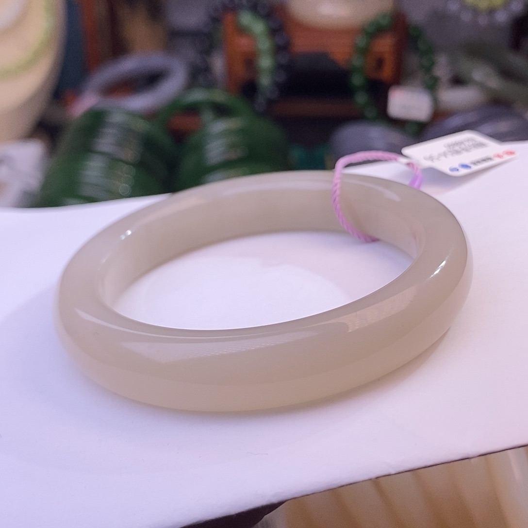 和田玉55圈藕粉烟藕手镯福利价未镶嵌