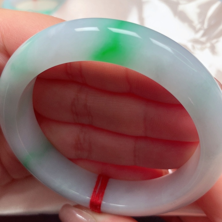 翡翠手镯未镶嵌白底青60色辣