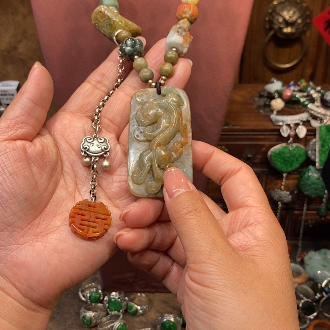 翡翠吊坠(赠链)未镶嵌