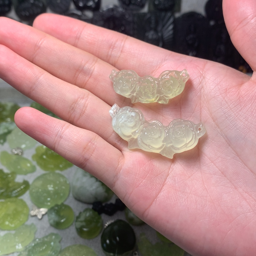 合金蛇纹石玉颈饰