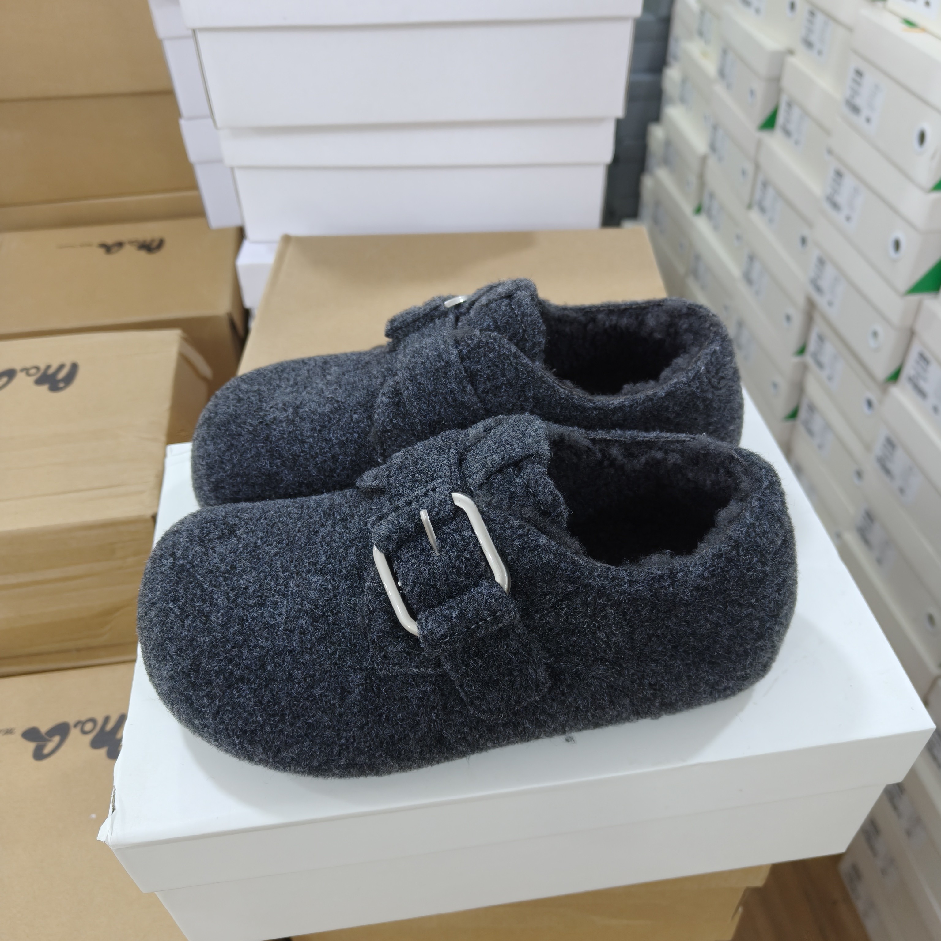 丰瑞休闲女士低帮加绒女鞋