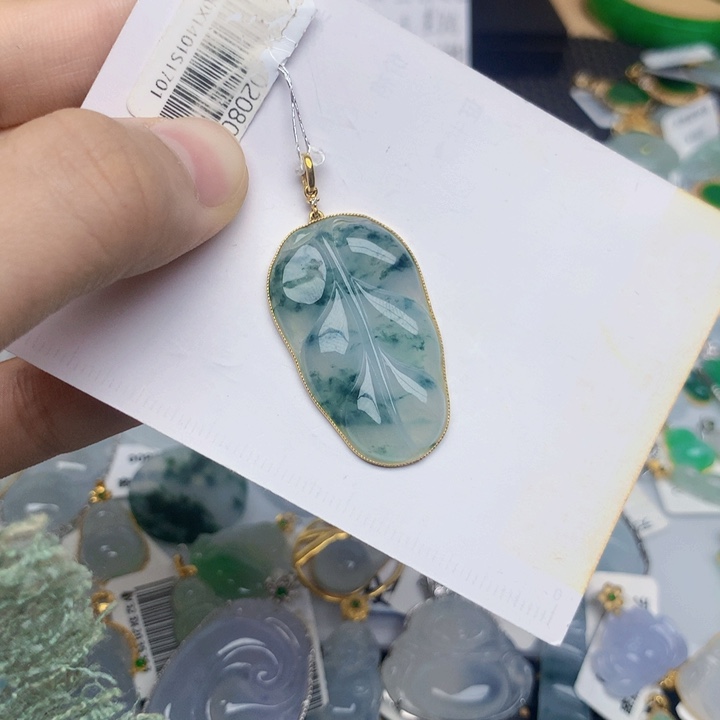 翡翠18K金镶嵌颈饰叶子