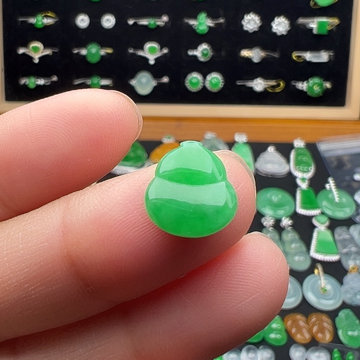 翡翠未镶嵌颈饰葫芦11.2