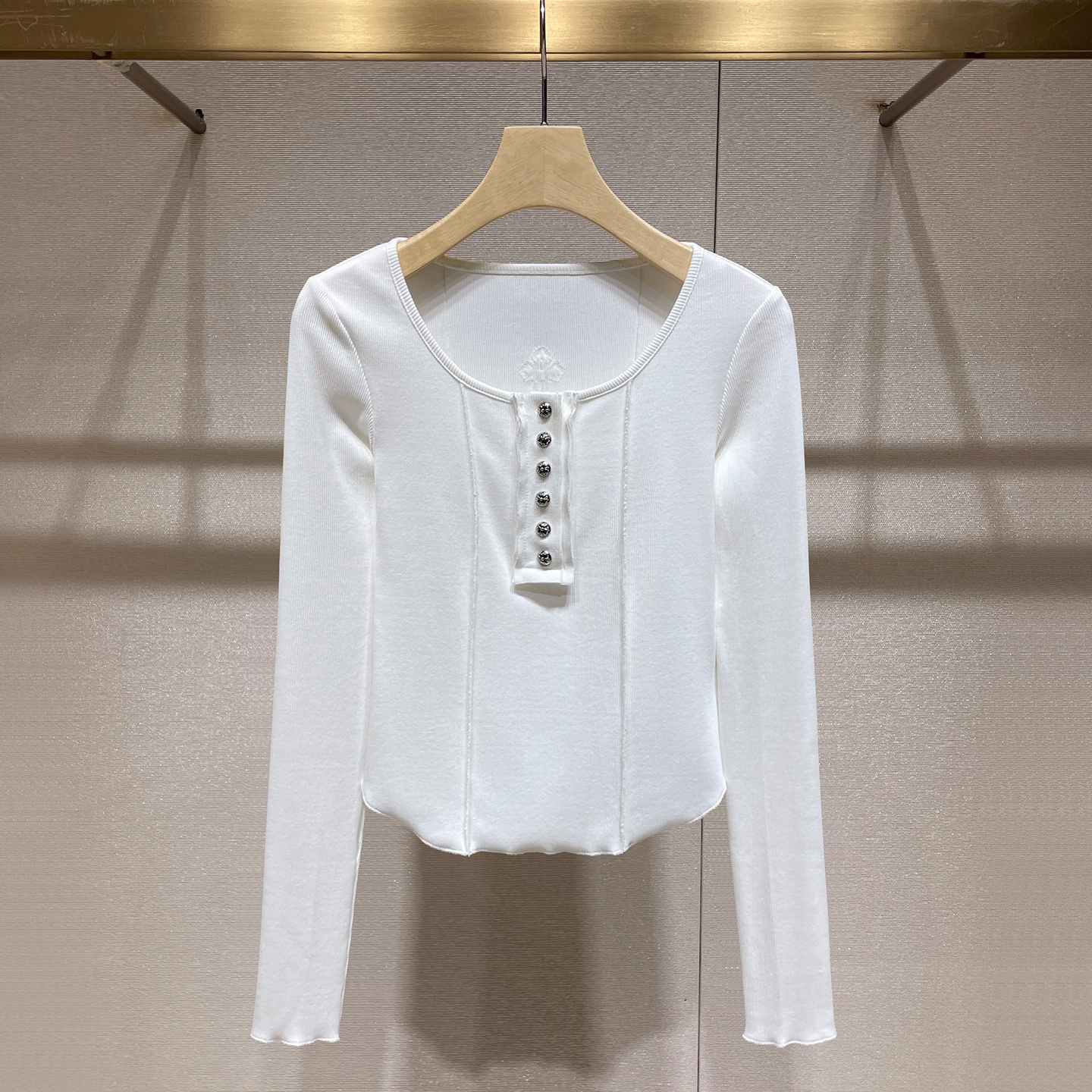 别致纯欲风上衣2025秋季新款方领单排扣设计感小众辣妹t恤打底衫