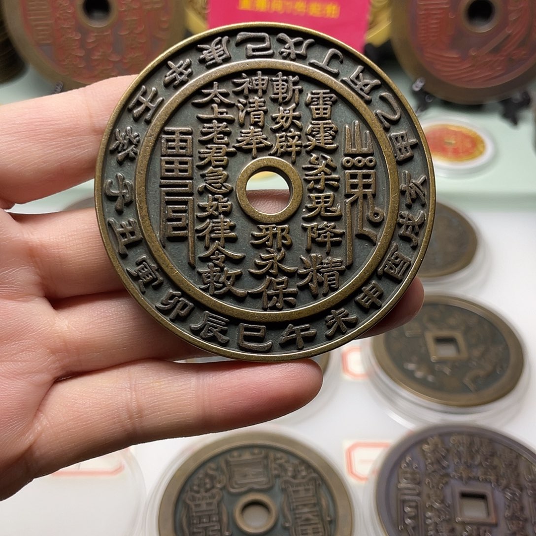 铜风磨铜材质，退役母钱（67.9mm)