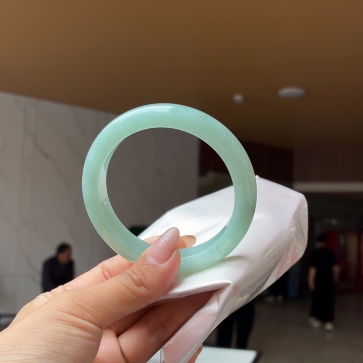 翡翠未镶嵌手镯参考价