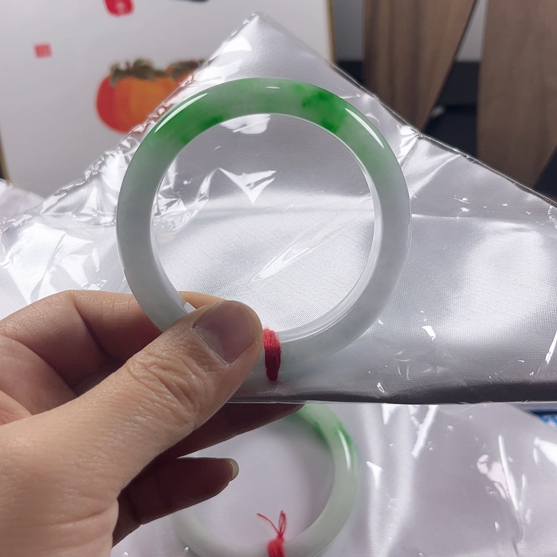 以实物为准，拍哪个发哪个