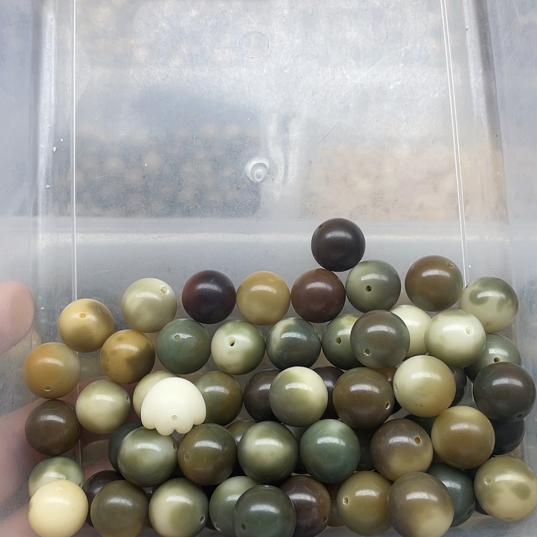 8****白玉菩提吊坠16➕微瑕绿圆62颗