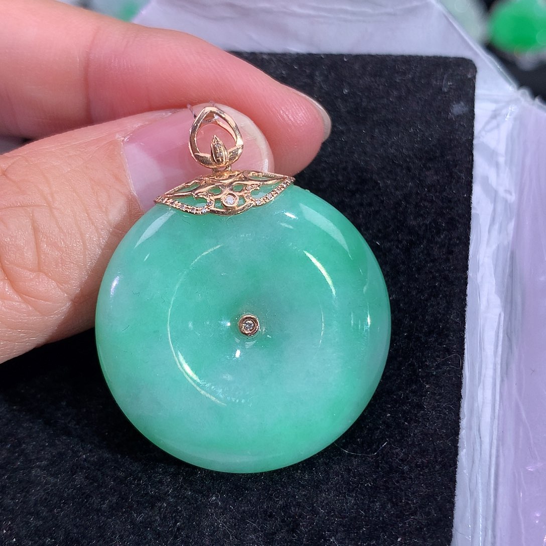 翡翠吊坠(不含链)18K金镶嵌