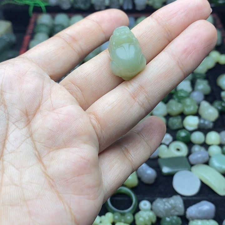 和田玉未镶嵌颈饰福利无售后