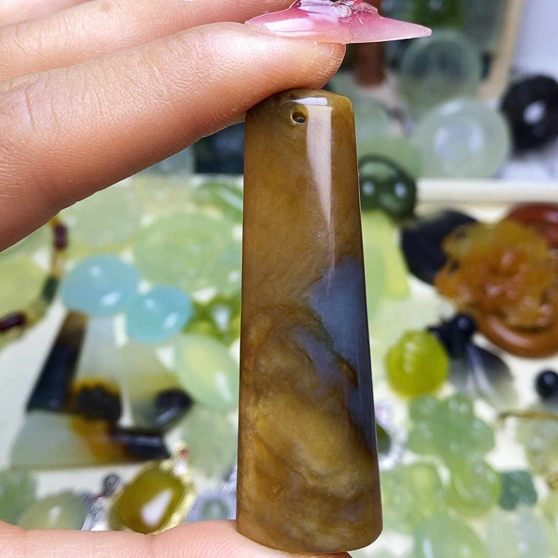 未镶嵌蛇纹石玉颈饰