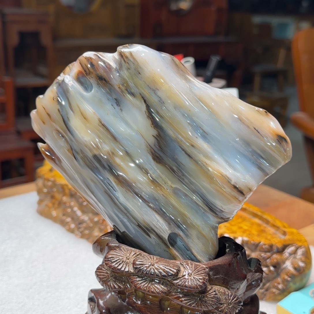 樟科（黄金檀）树化玉摆件