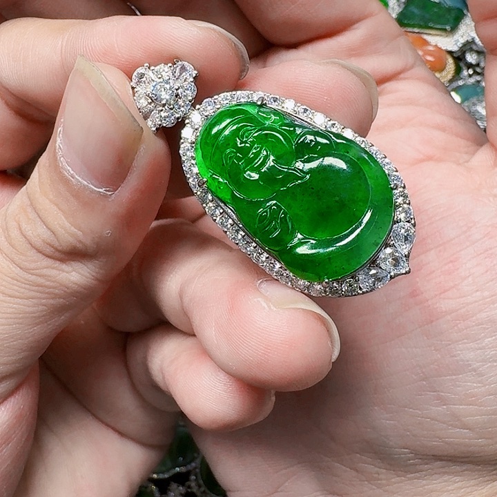 翡翠颈饰未镶嵌天然A翡翠放漏