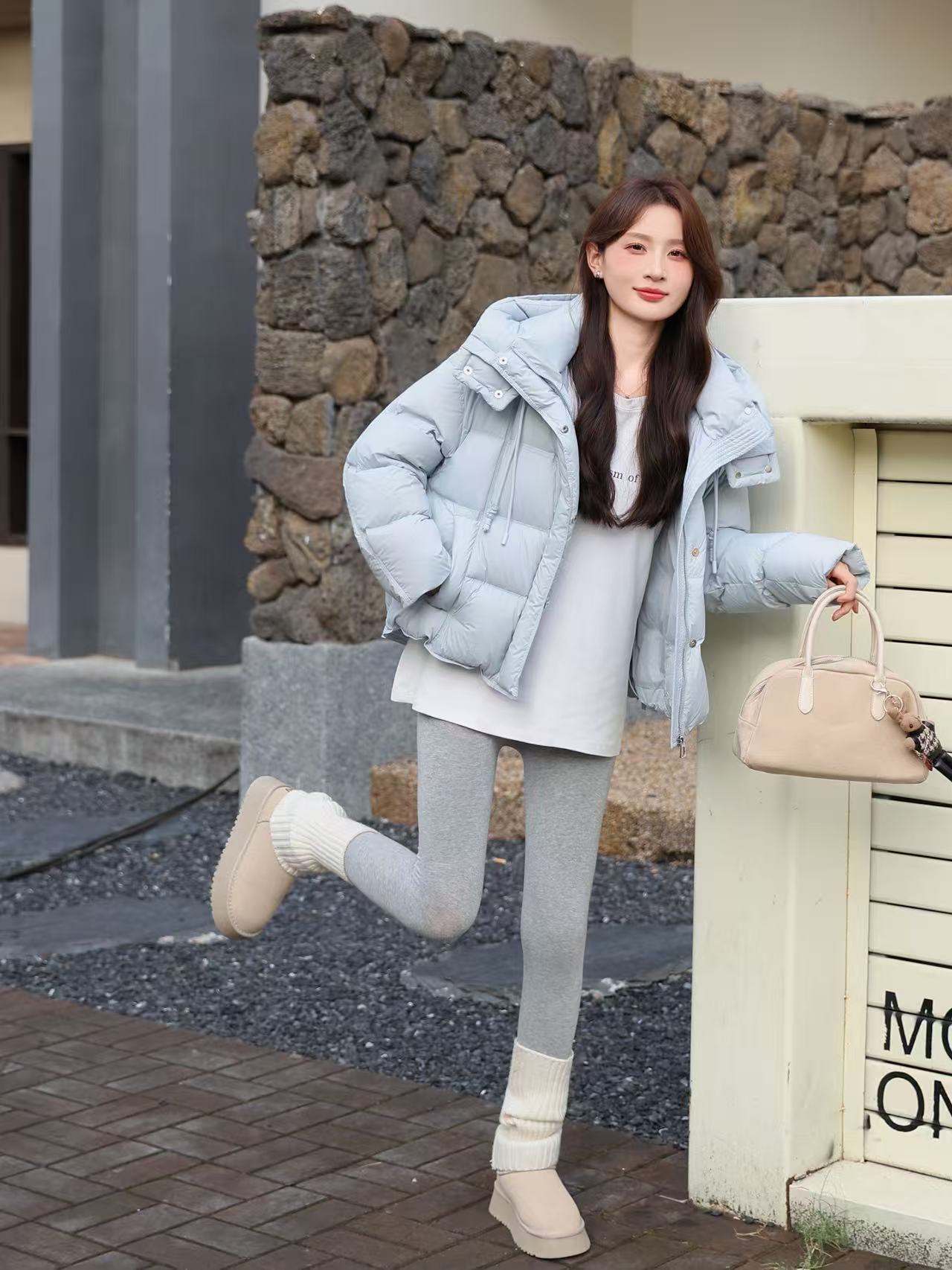 2025女士冬季小个子加厚泡芙款肯豆风羽绒服2016