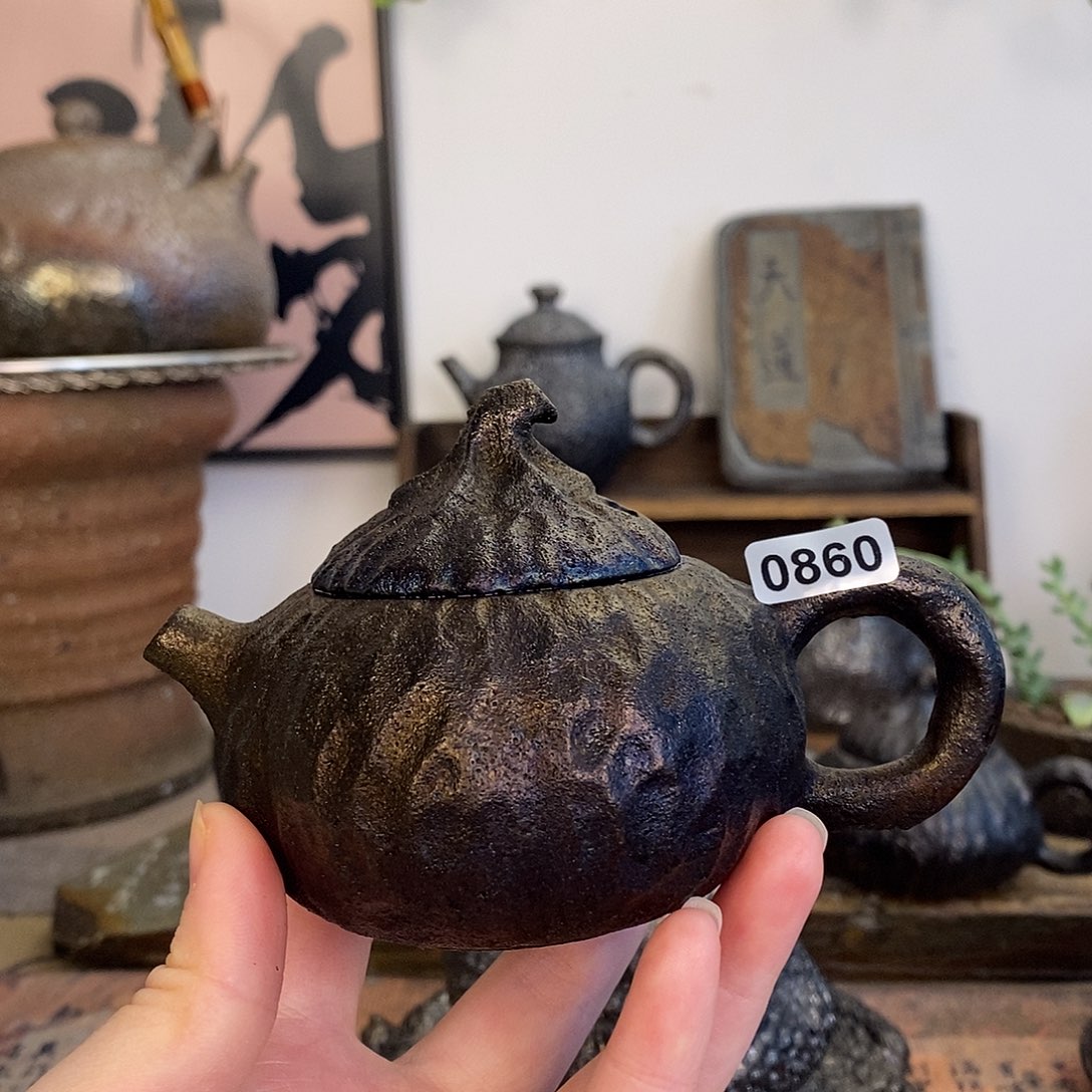。***：荥经黑砂馒头窑泡茶壶