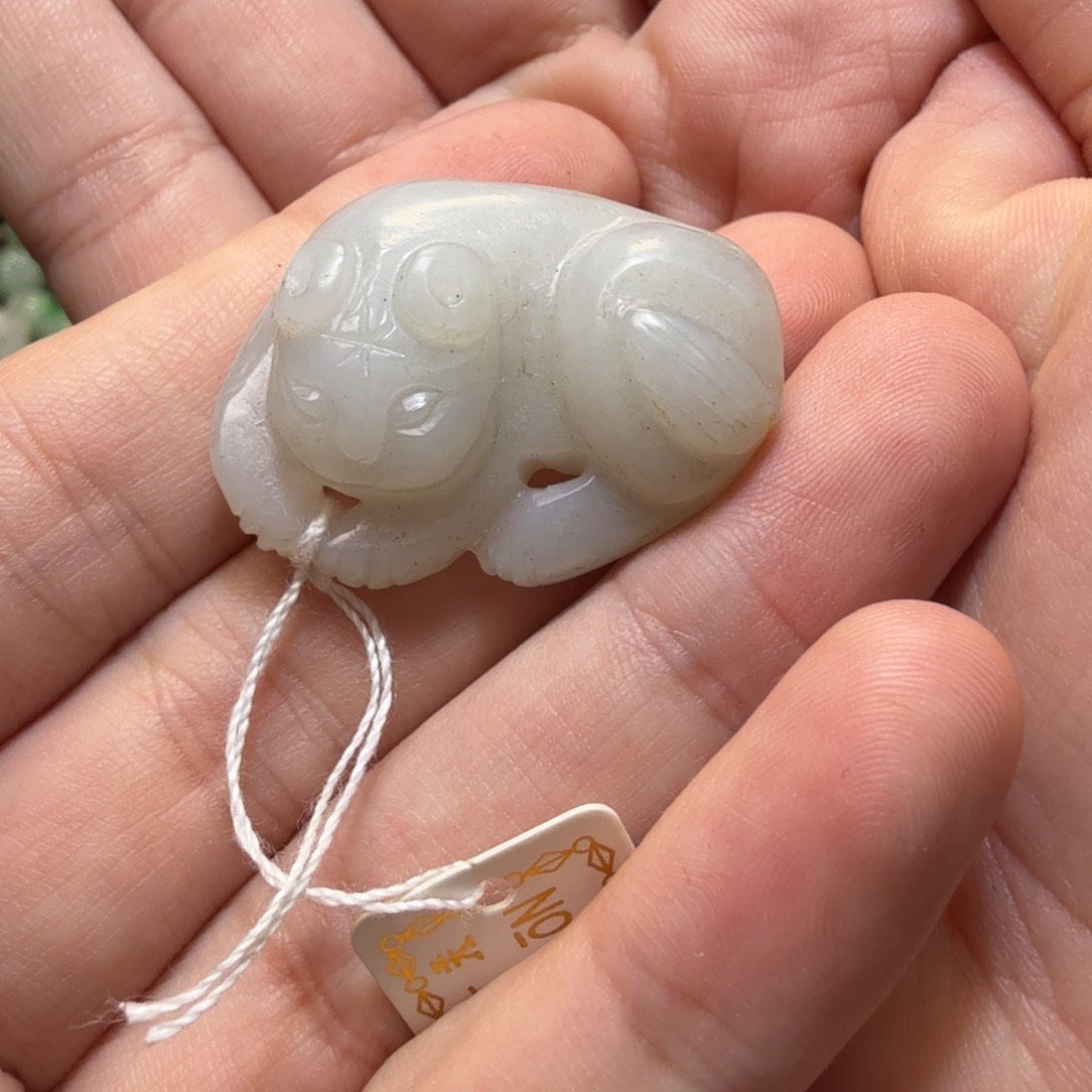 被***落和田玉未镶嵌颈饰