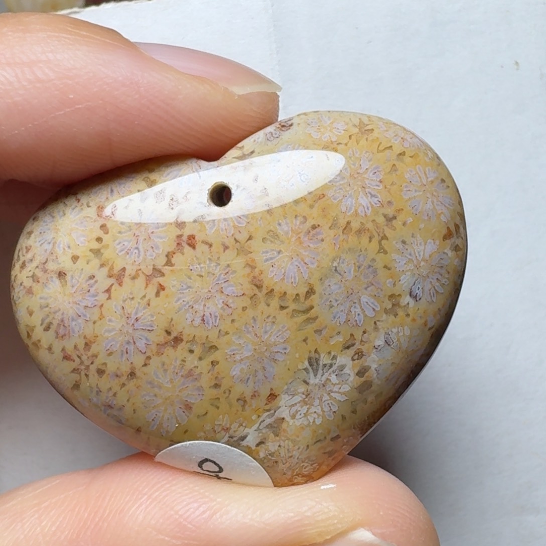 硅化玉黄底浅紫花，盘盘未镶嵌