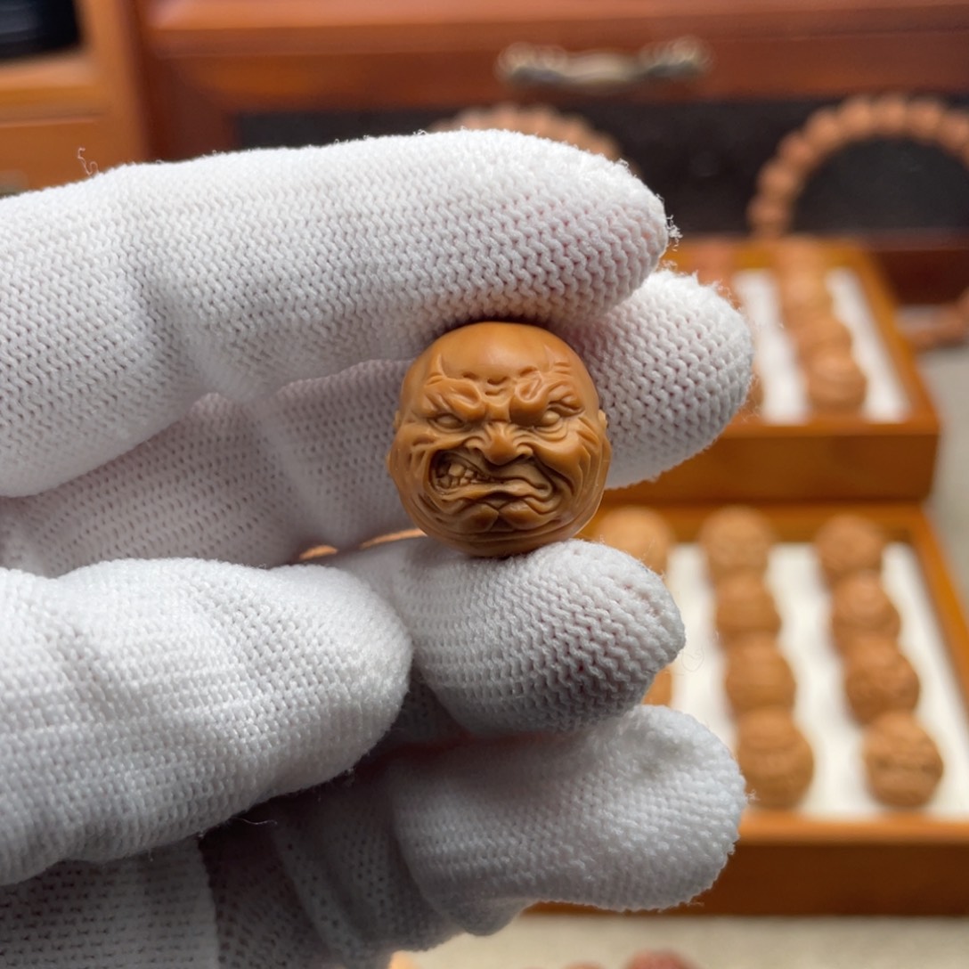 文玩核桃吊坠猴头核桃雕刻