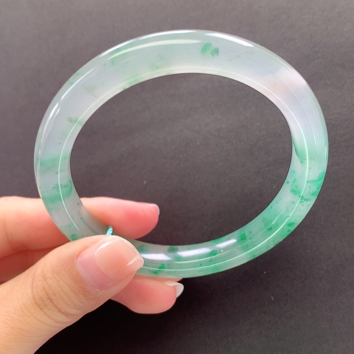 未镶嵌手镯石英质玉