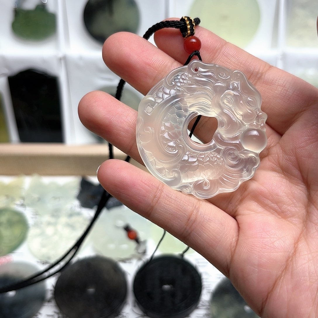 蛇纹石玉颈饰未镶嵌