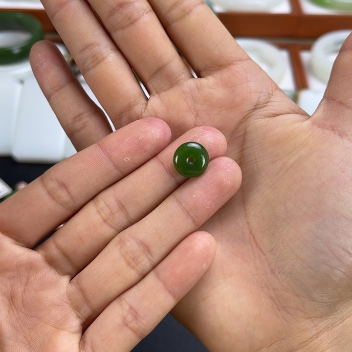 和田玉颈饰未镶嵌木*…