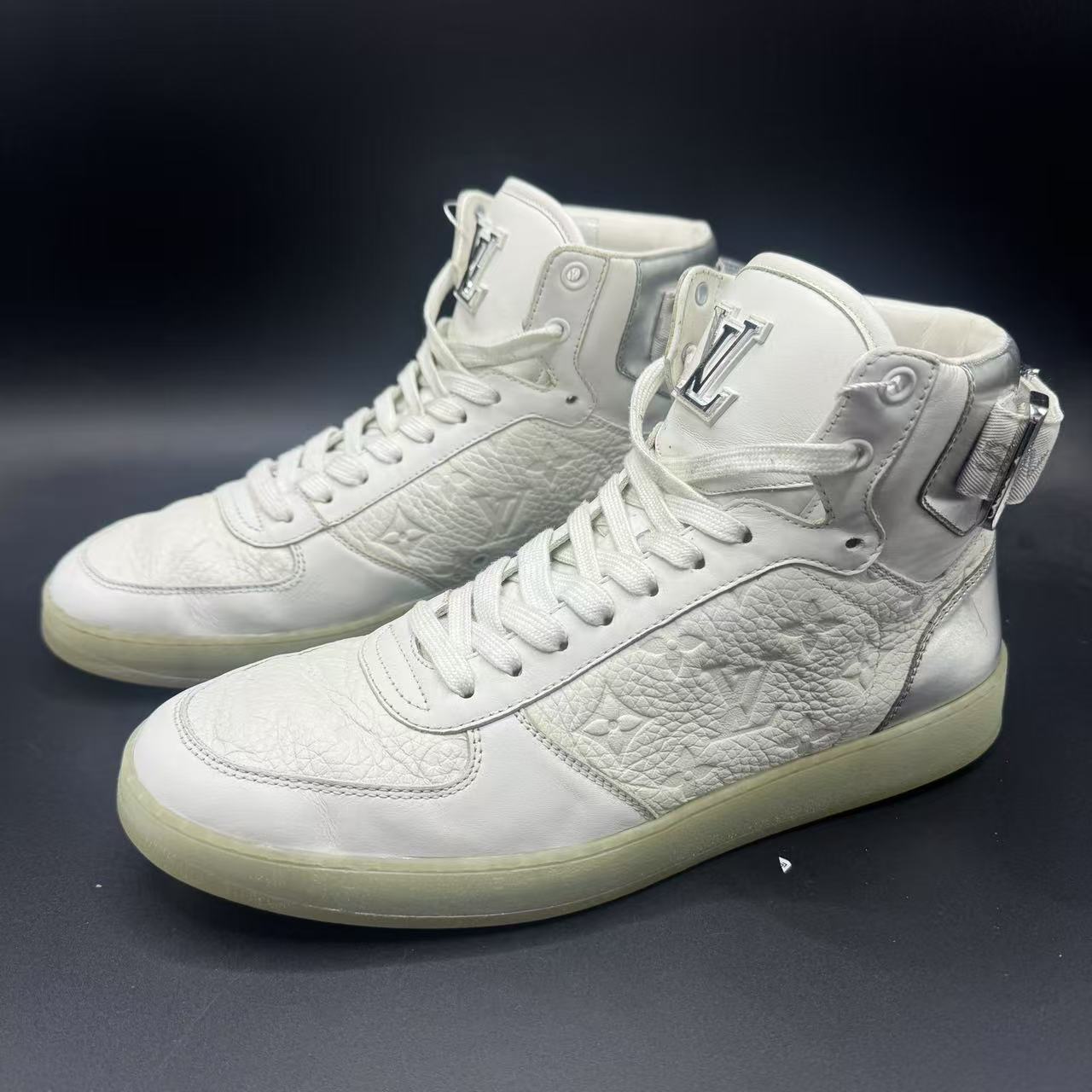 95新 LouisVuitton/路易威登 男士时尚白色高帮板鞋42码 wy036