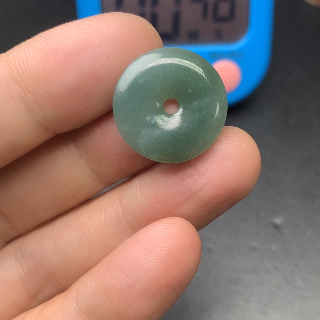 翡翠未镶嵌颈饰翡翠首饰和翡翠珠宝