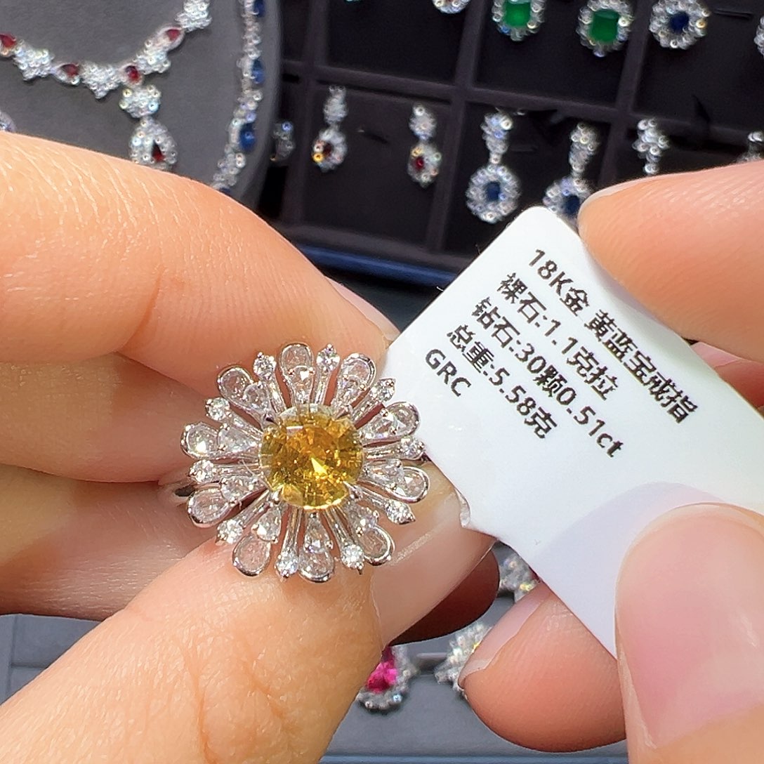 彩色蓝宝石戒指18K金镶嵌