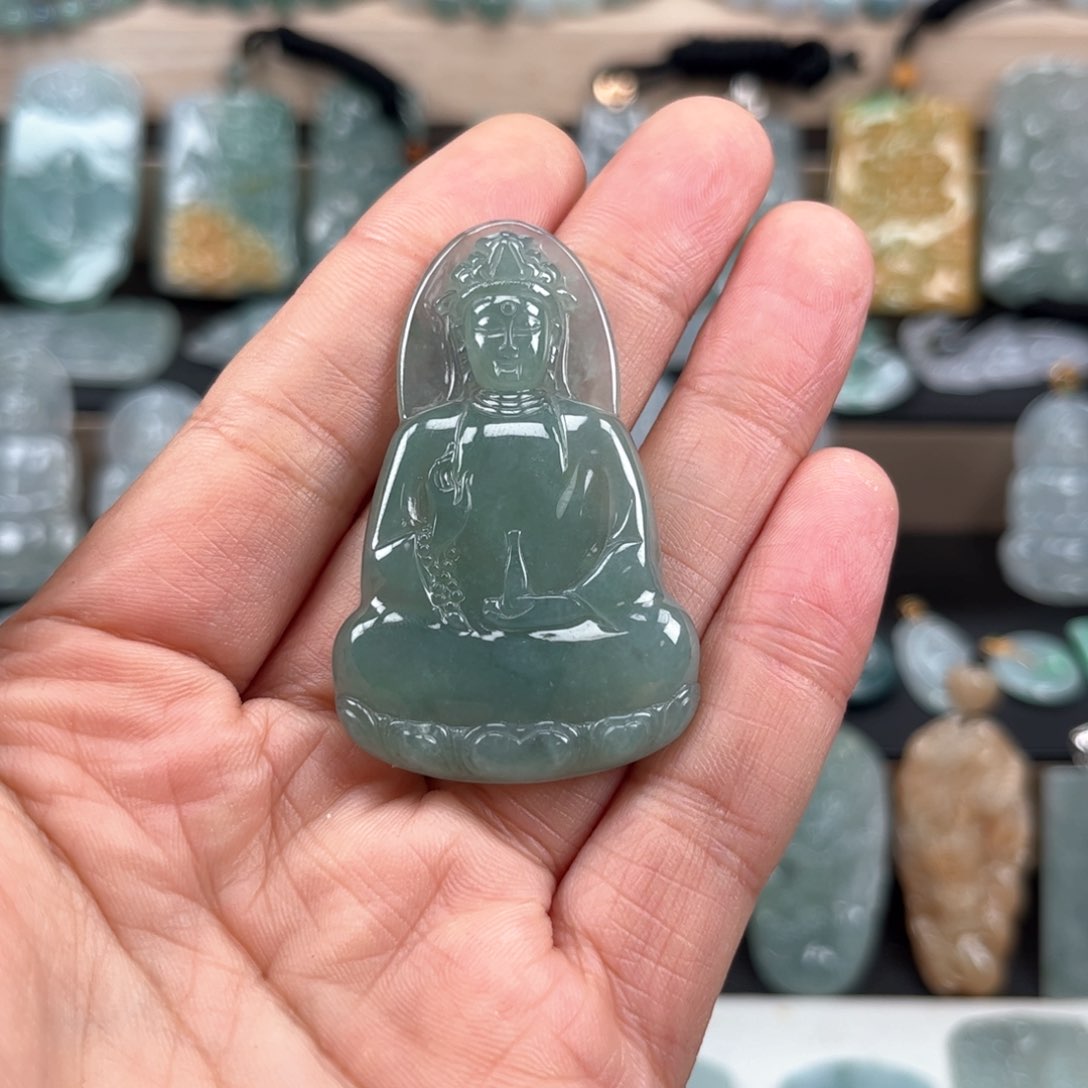 翡翠颈饰未镶嵌素衣观音