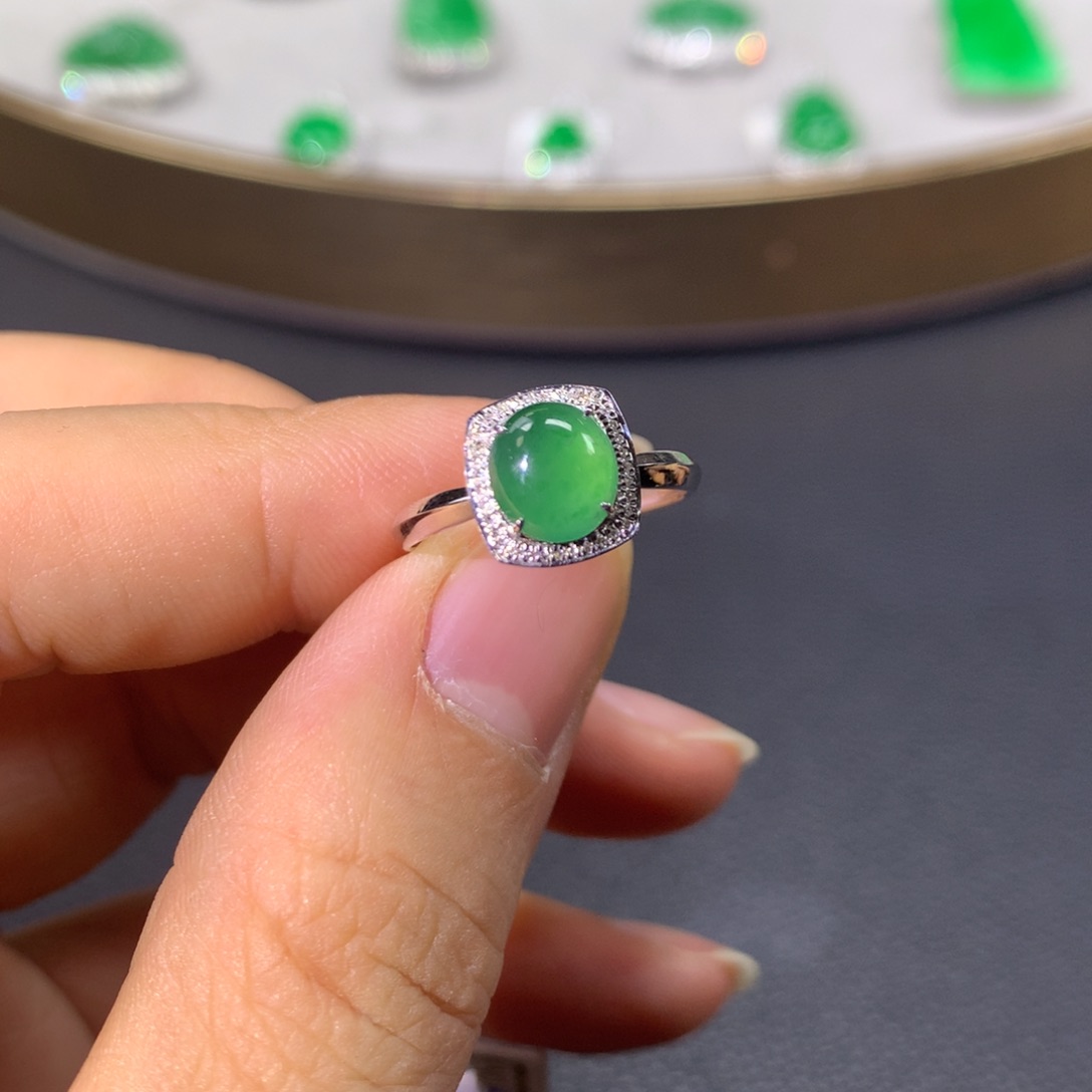 翡翠戒指18K金镶嵌翡翠