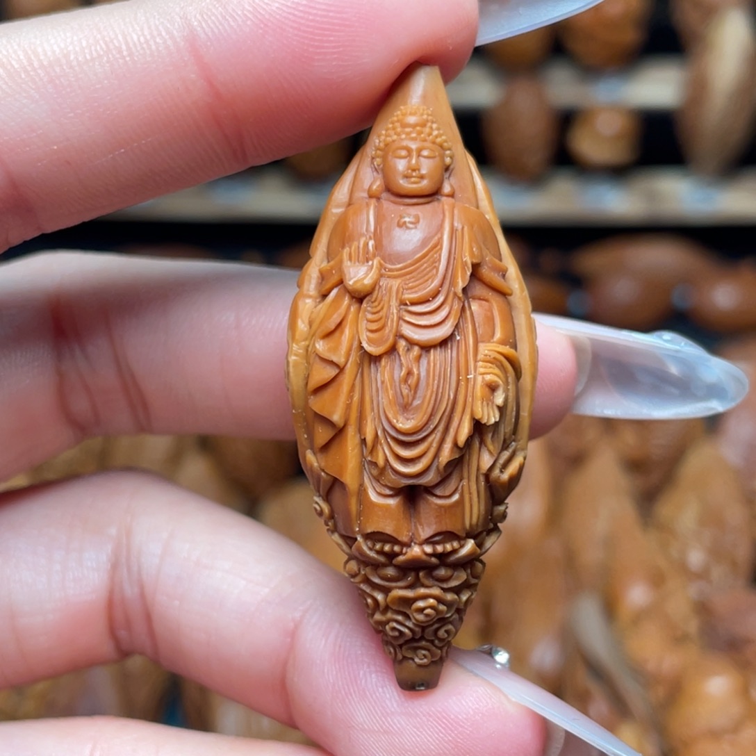 8***8把件橄榄核整身如来