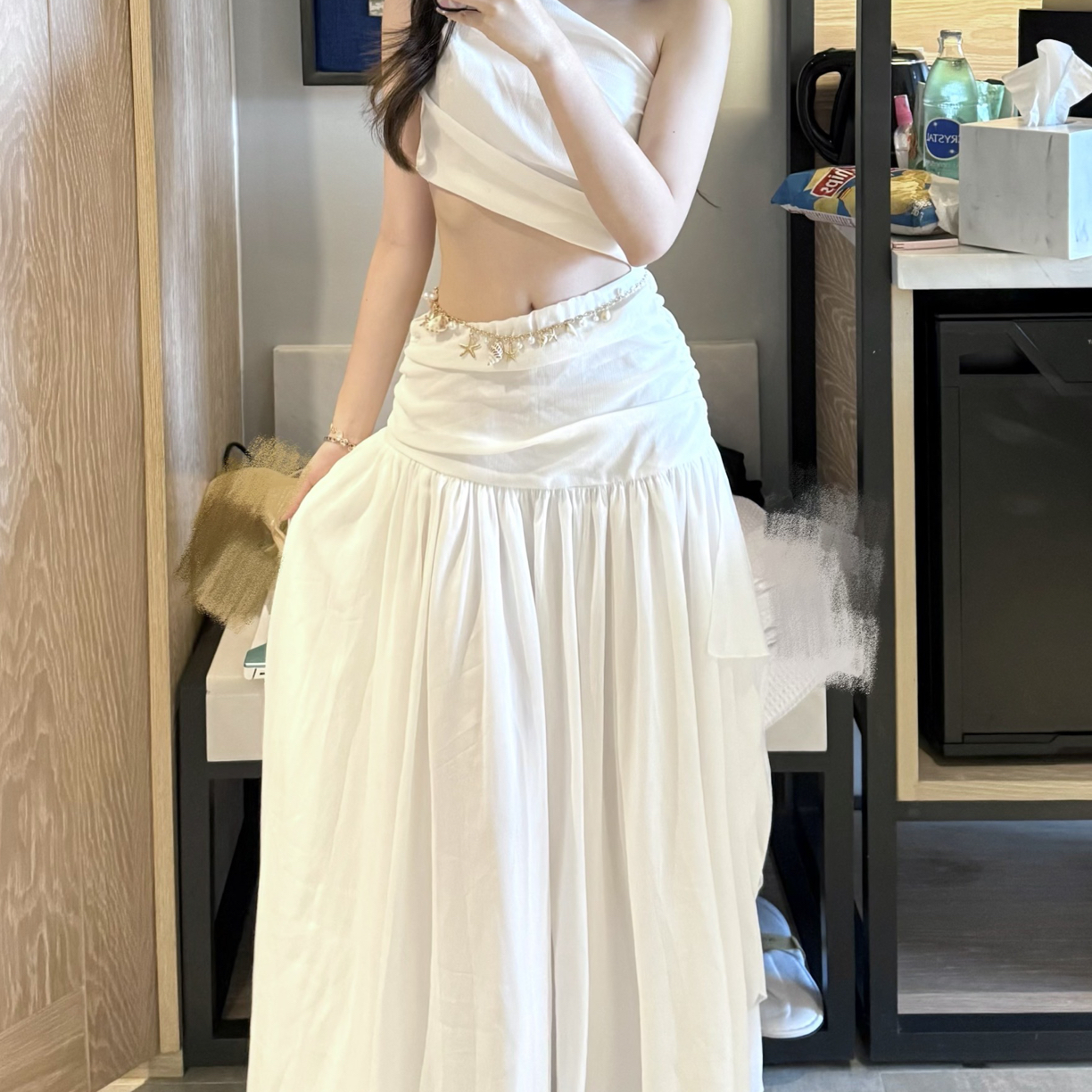 法式小众高级清冷感斜肩露腰白色度假风超仙女士连衣裙