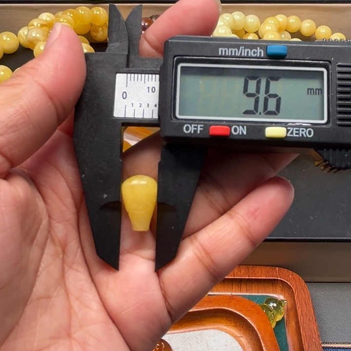 花***R琥珀未镶嵌珠宝奇石M258号