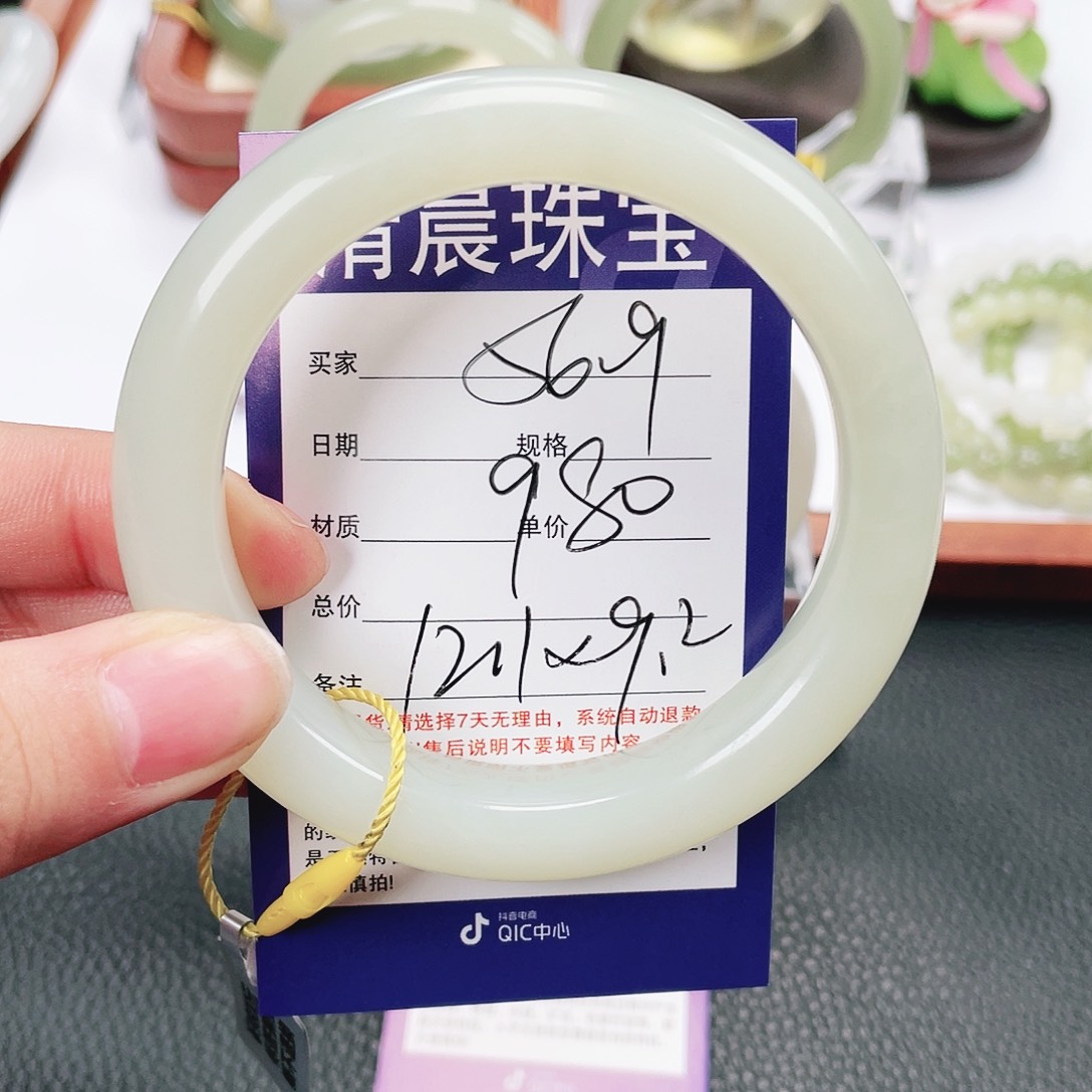 和田玉未镶嵌手镯