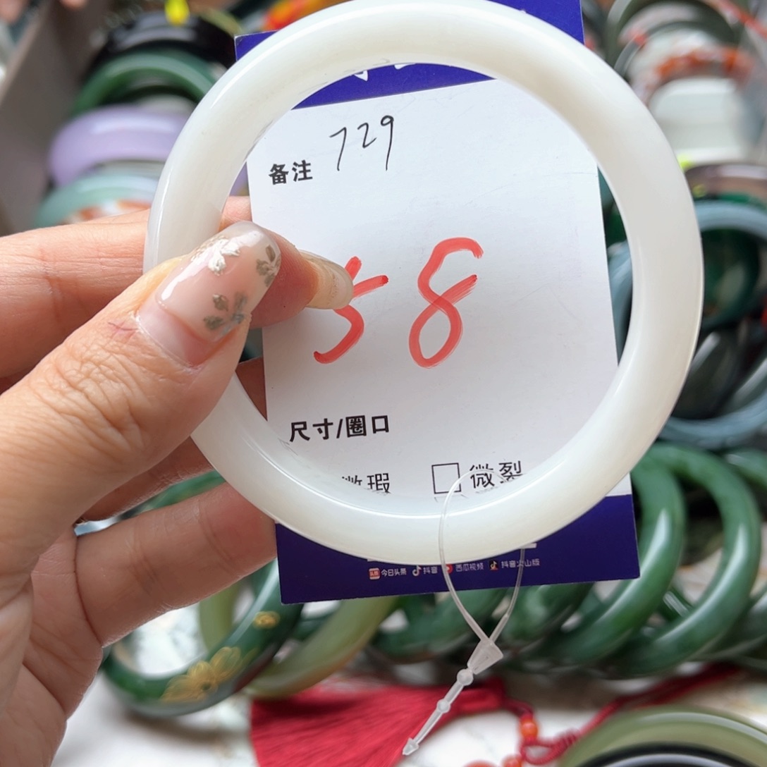 乄****和田玉未镶嵌手镯