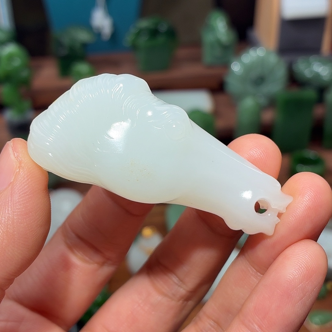 攻***1和田玉未镶嵌颈饰