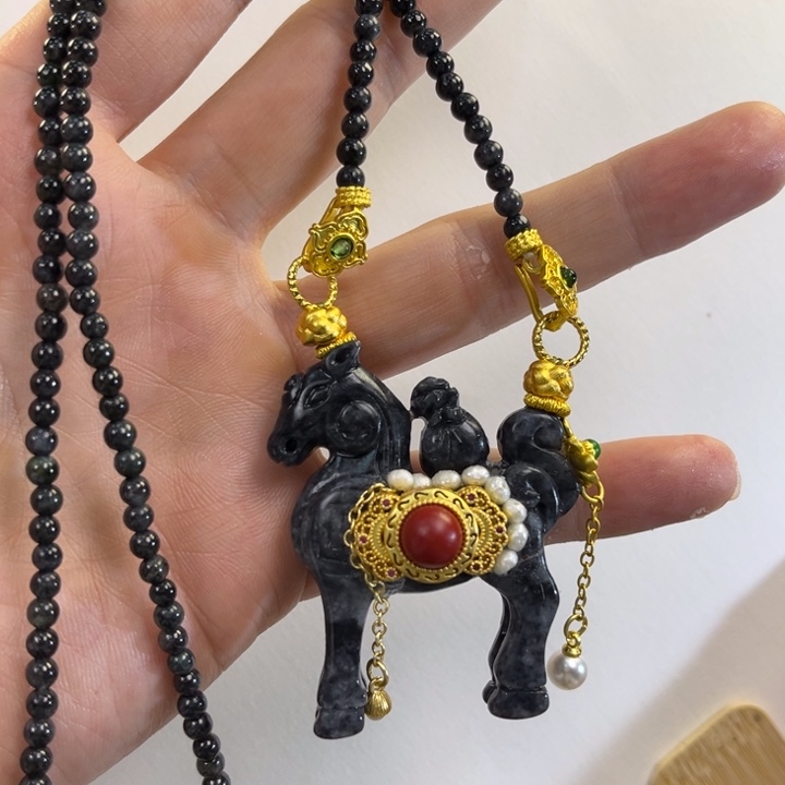 翡翠吊坠(赠链)未镶嵌代编织