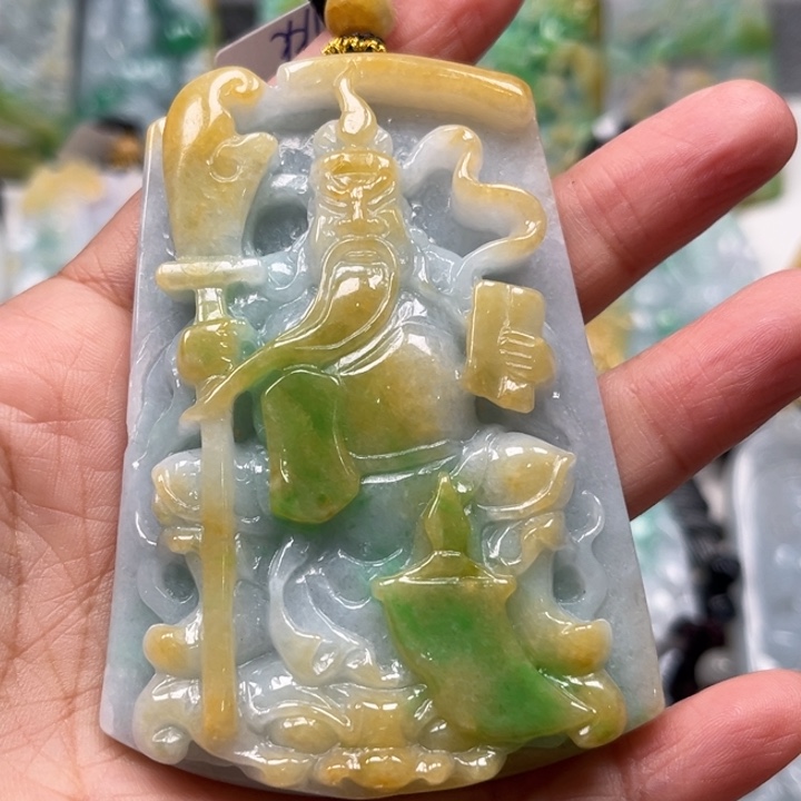 陈***建翡翠未镶嵌颈饰挂件