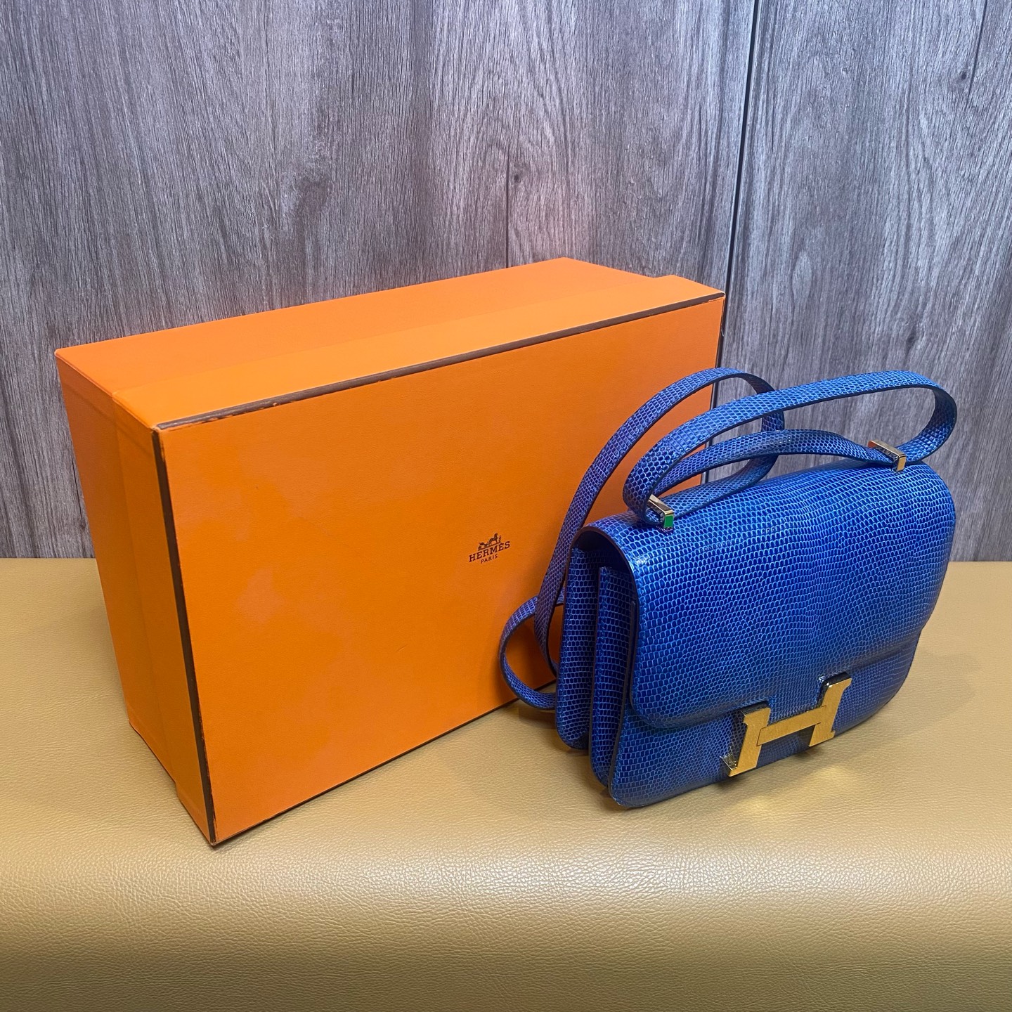 99新 Hermes/爱马仕  R刻蜥蜴皮康康伊兹密尔蓝金扣/99新/38164