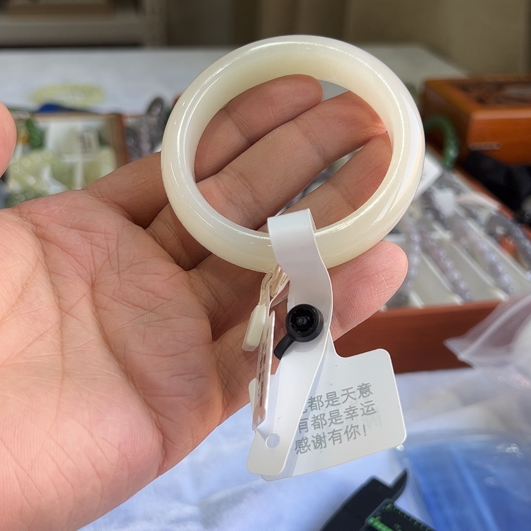 和田玉手镯未镶嵌爱****米白玉手镯A0068-53